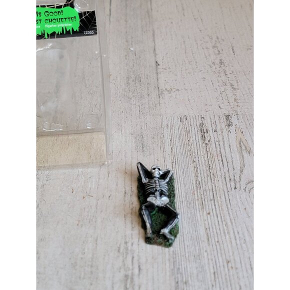 Lemax life is good Skeleton spooky town Halloween Village accessory - Picture 1 of 6